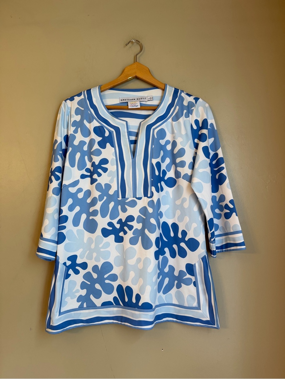 Gretchen Scott Split Neck Top Tunic Blue White Patterned size Large Resortwear